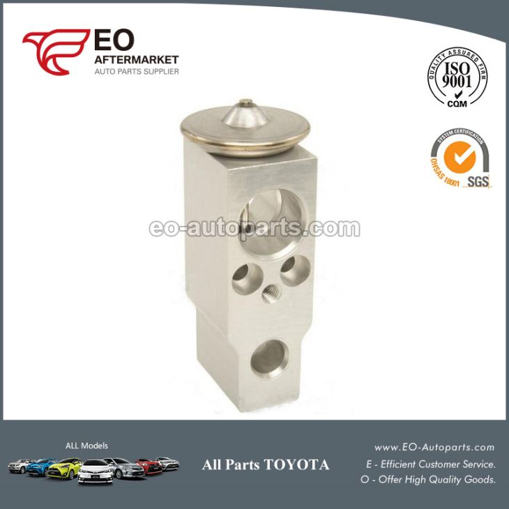 夏永丽Fastening The Car Parts