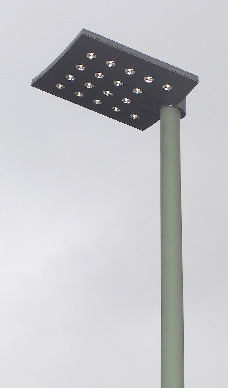 Wulicong The use of battery life should also be considered in the street lamp...